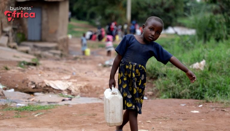Drinking water dispensers accessible to populations