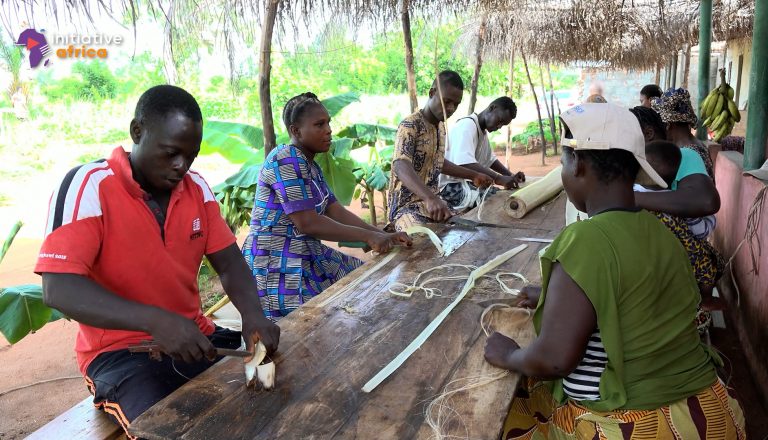 De la banane aux mèches : l’incroyable révolution écologique au Bénin